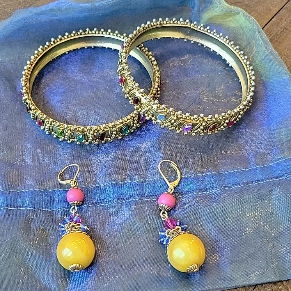 Cache Bracelet and Earrings Set